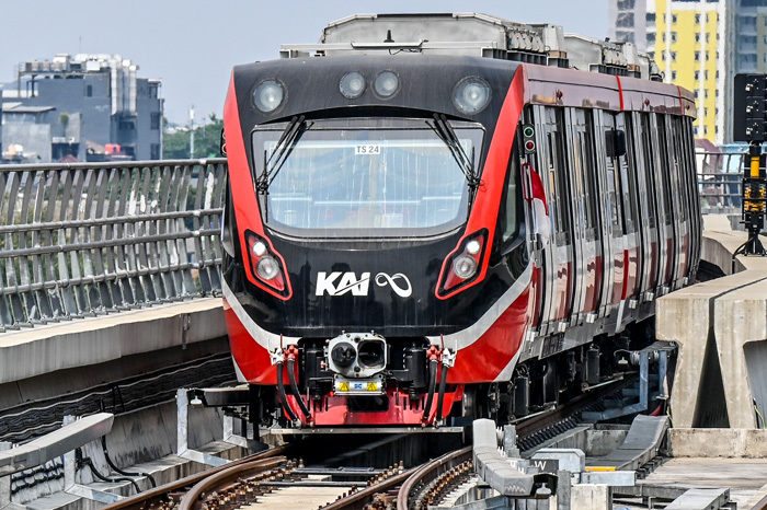 整備加速で運行維持　原因は異常なレール間摩擦？　ＬＲＴジャボデベック   
