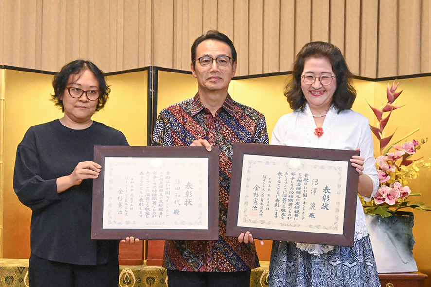 言葉で繋ぐ両国の気持ち　須田氏、沼澤氏　在外公館長表彰