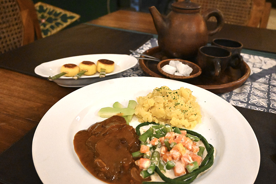 食事中は王様気分