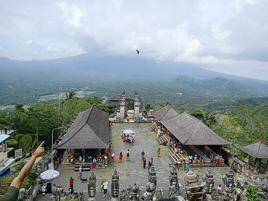 思い出に残す年始旅行　国内外で人気「天空の寺院」　バリ島