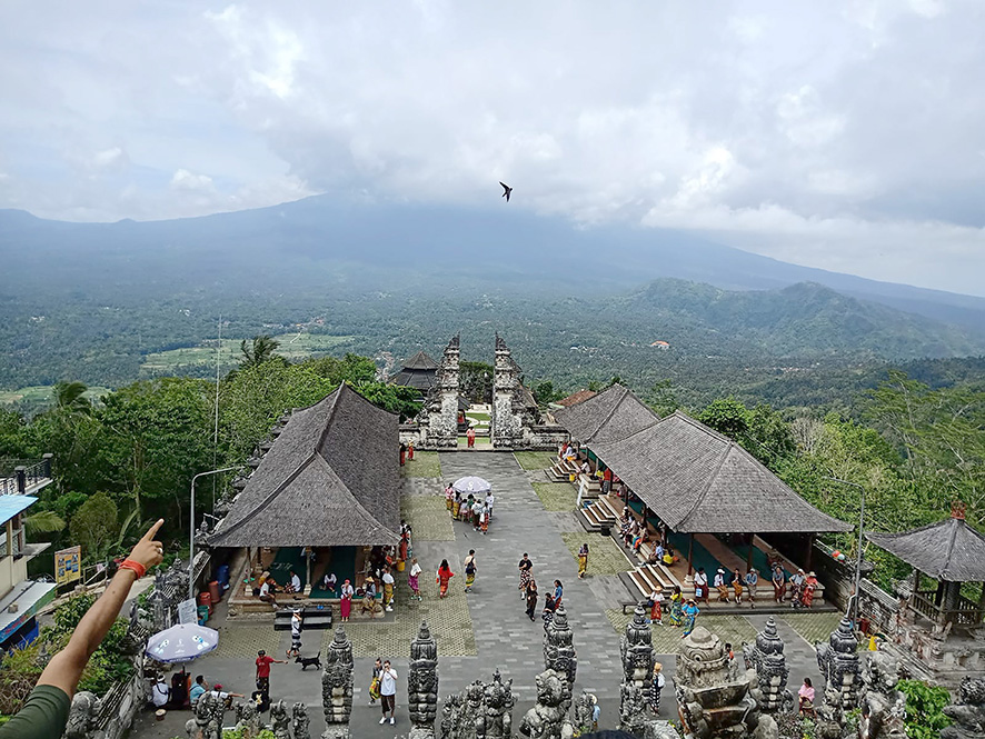 思い出に残す年始旅行　国内外で人気「天空の寺院」　バリ島