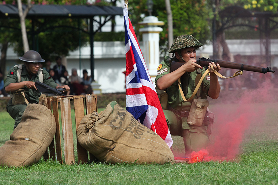 ▼対英軍戦の歴史を上演