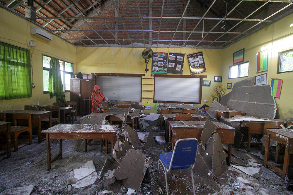 ▼強風で教室４つが破損