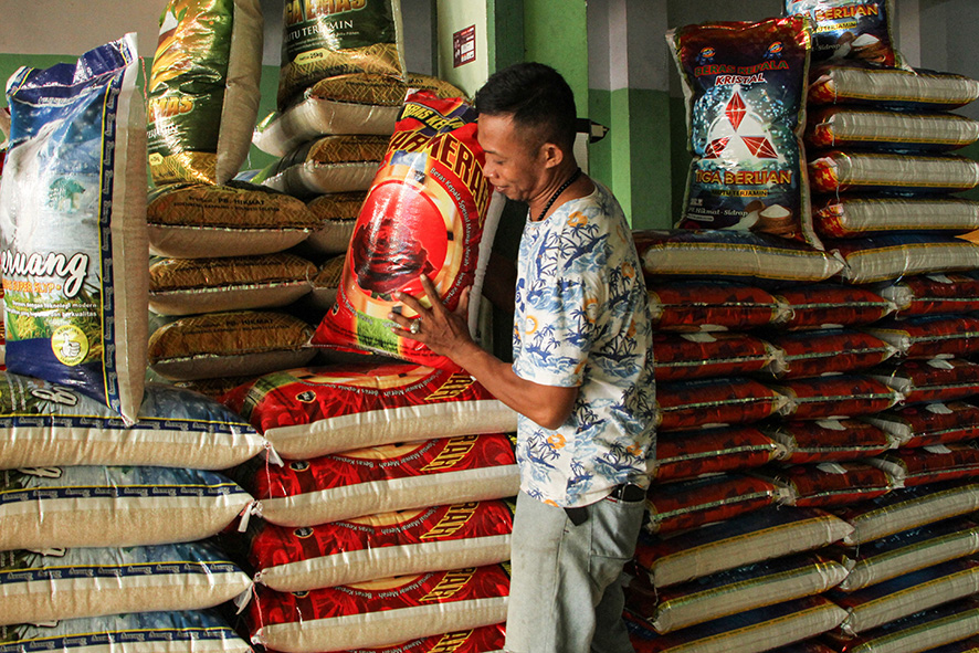ラマダン前に米価高騰　崩れた需給バランス　突然の大統領令