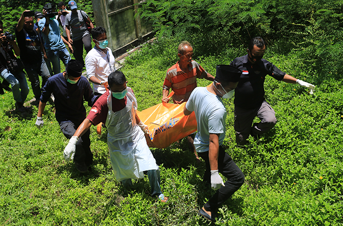 ▼ロヒンギャ難民の遺体埋葬へ