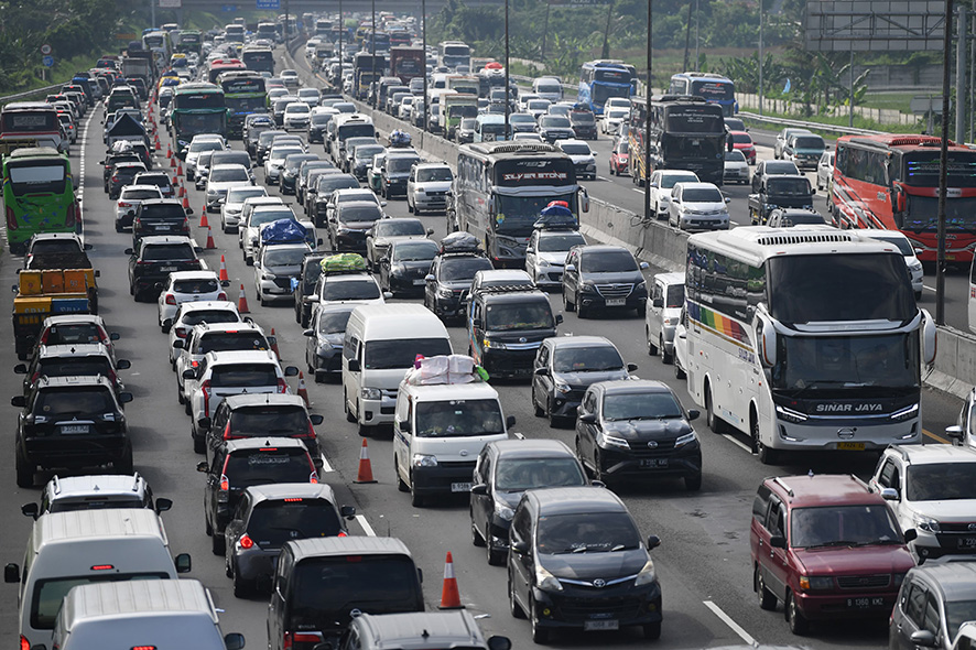 上り線の渋滞、16日以降も　残る６割が首都圏へ　レバランのＵターン