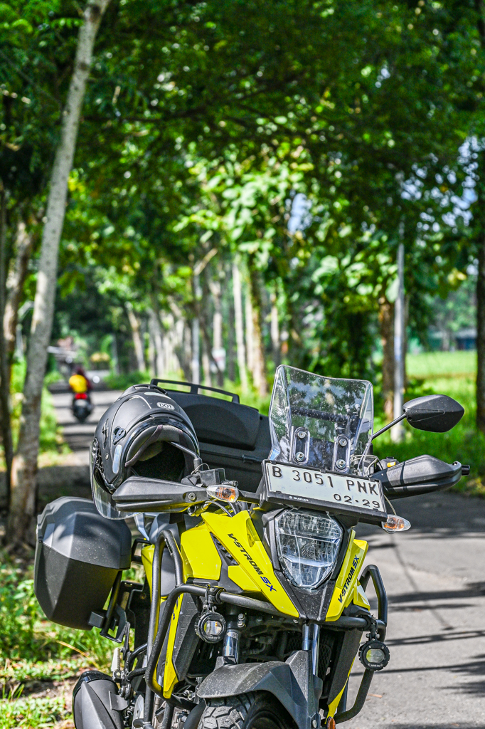 【ぶらり　インドネシア　①】 絶景の宝庫 「神の島」へ　まずジャワ島横断1111㌔　相棒の旅バイクと 