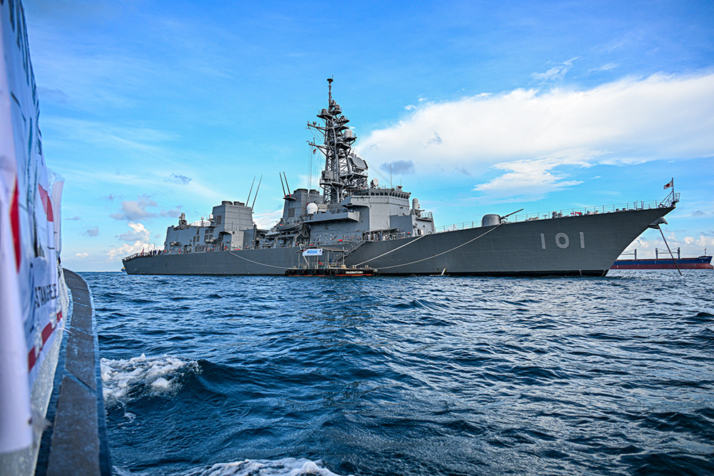 バタム島に護衛艦初寄港　海自・外洋練習航海　充足率の低下に不安も