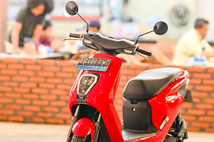 電動バイク試乗２週間    航続距離40㌔、実生活に投入　王者ホンダの挑戦  ㊤