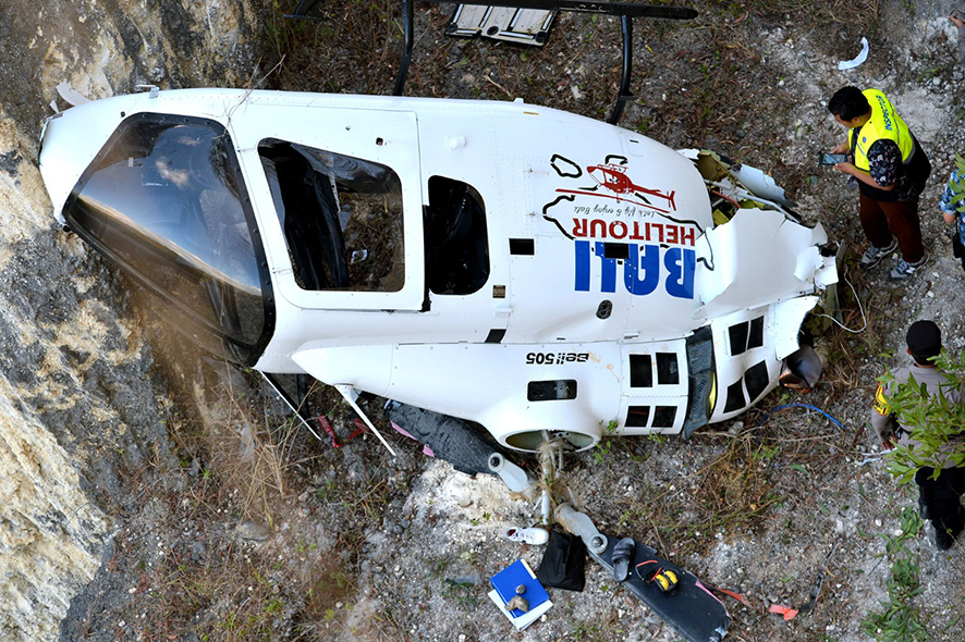 バリで観光ヘリ墜落　たこ糸絡まり　死者ゼロ　南クタ