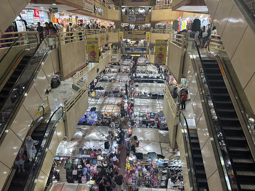 偽ブランド品市場「マンガドゥア」を行く　㊦　スーパーコピーに専門家「見分けつかない」