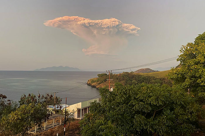 ▼レウォトビ・ラキラキ山が噴火