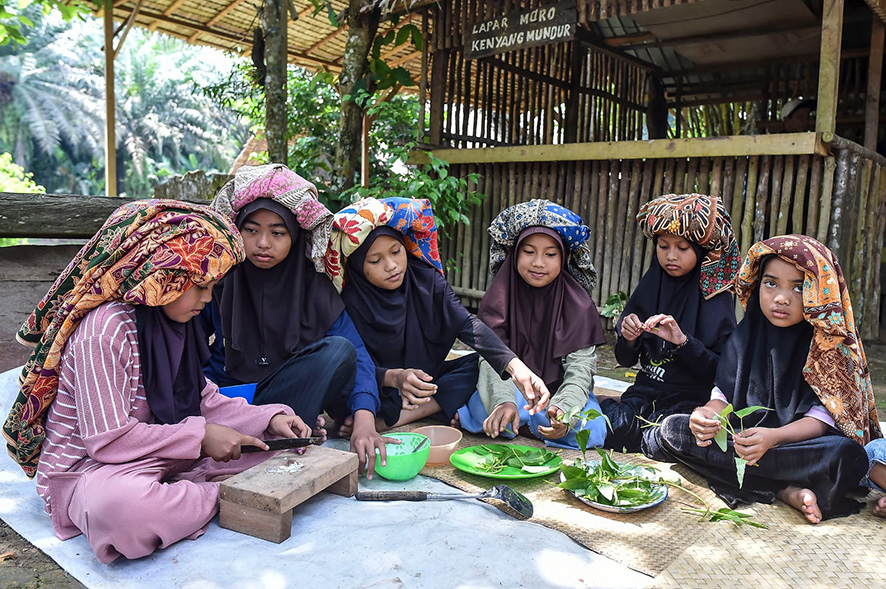 ▼伝統料理で学ぶ地域の知恵