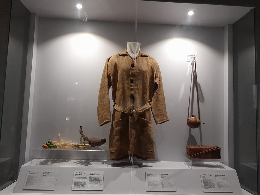 ▼日本占領下の作業着レプリカ