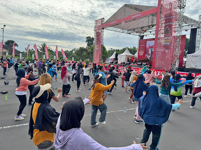 ▼ダイハツ、地域の人々と交流