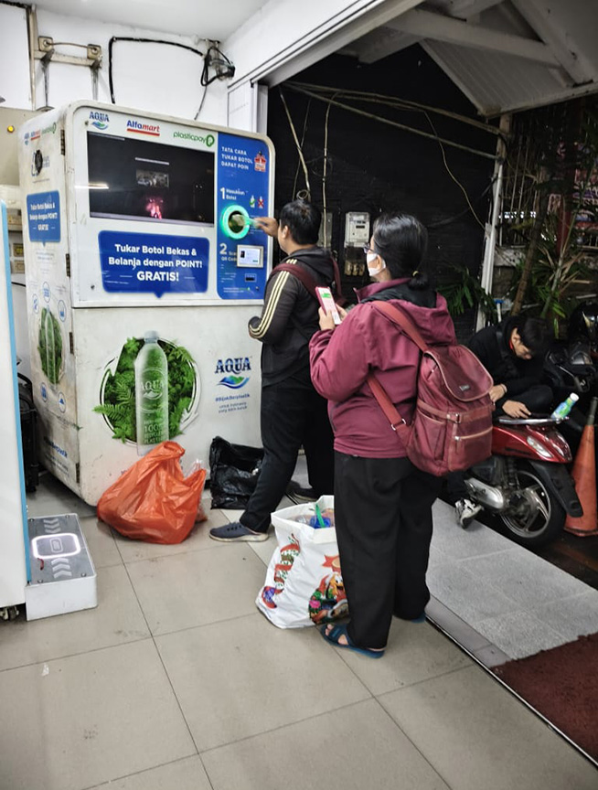 ペットボトルをお金に交換