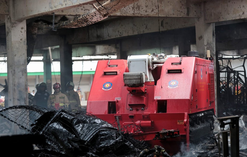 クラマット・ジャティ卸売市場で火災　350の屋台が全焼