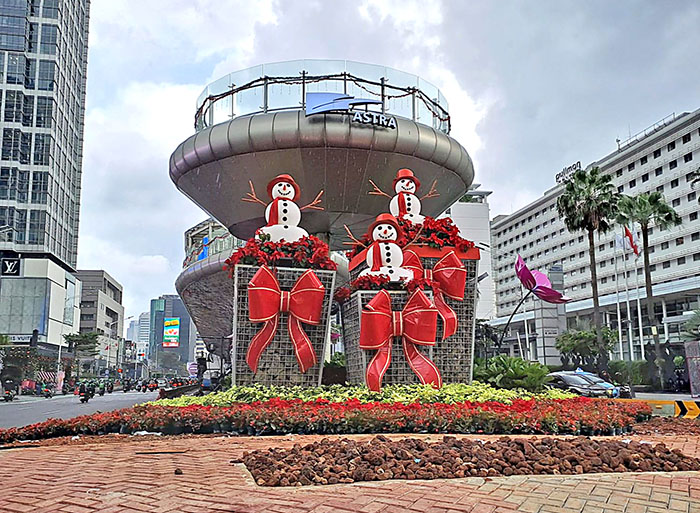 ▼バスウェイ停留所のクリスマス装飾