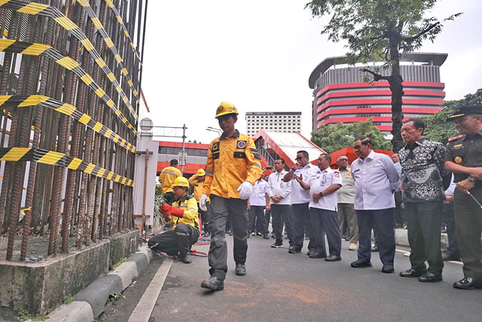 アディ・カルヤモノレール支柱撤去開始　ラスナ・サイド通り再整備、9月完了目標