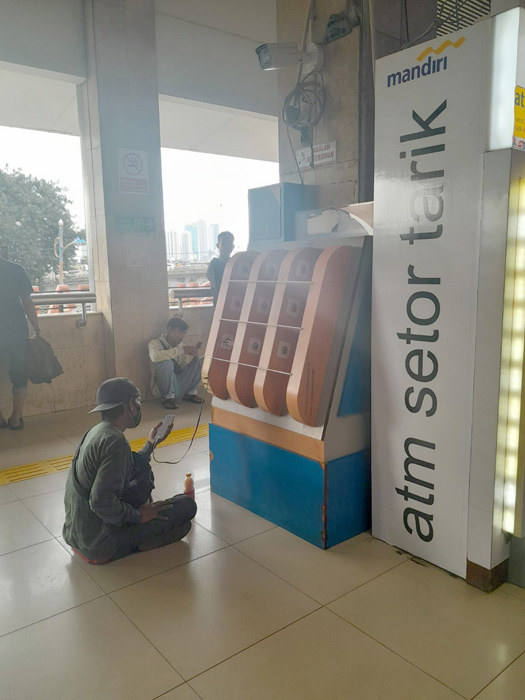 ▼携帯電話充電スポット