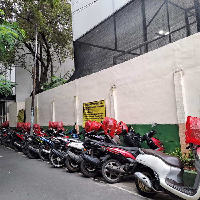 ▼赤いビニール袋