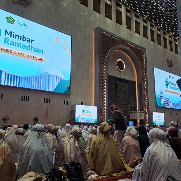 ▼イステクラル・モスクでのタラウィー